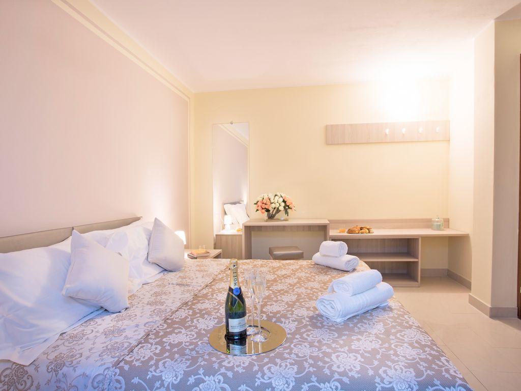 Ossuccio Grande C Home With Pool Sleeps 12 By Italian Apartments Como Buitenkant foto