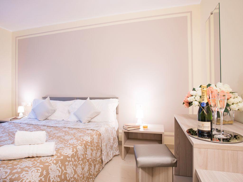 Ossuccio Grande C Home With Pool Sleeps 12 By Italian Apartments Como Buitenkant foto