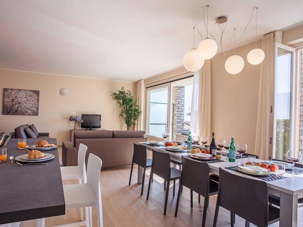 Ossuccio Grande C Home With Pool Sleeps 12 By Italian Apartments Como Buitenkant foto