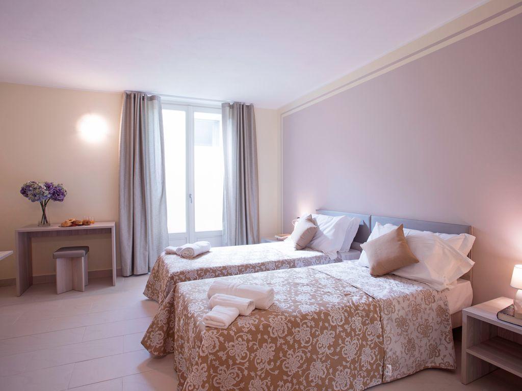 Ossuccio Grande C Home With Pool Sleeps 12 By Italian Apartments Como Buitenkant foto