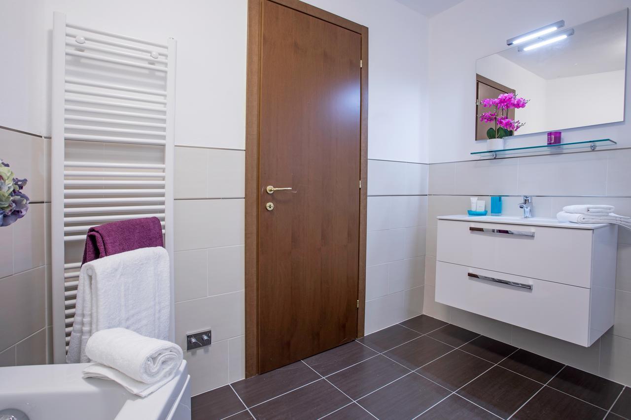 Ossuccio Grande C Home With Pool Sleeps 12 By Italian Apartments Como Buitenkant foto