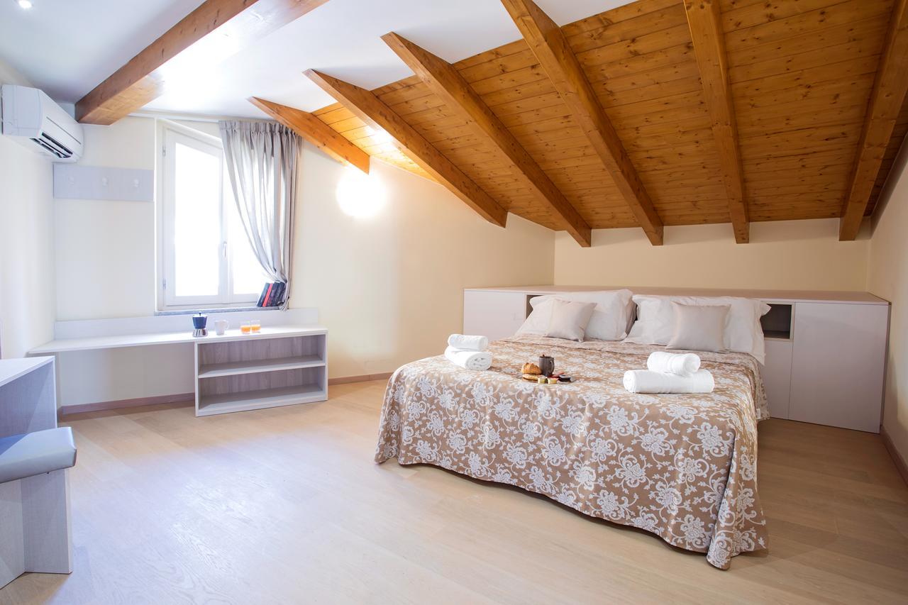 Ossuccio Grande C Home With Pool Sleeps 12 By Italian Apartments Como Buitenkant foto
