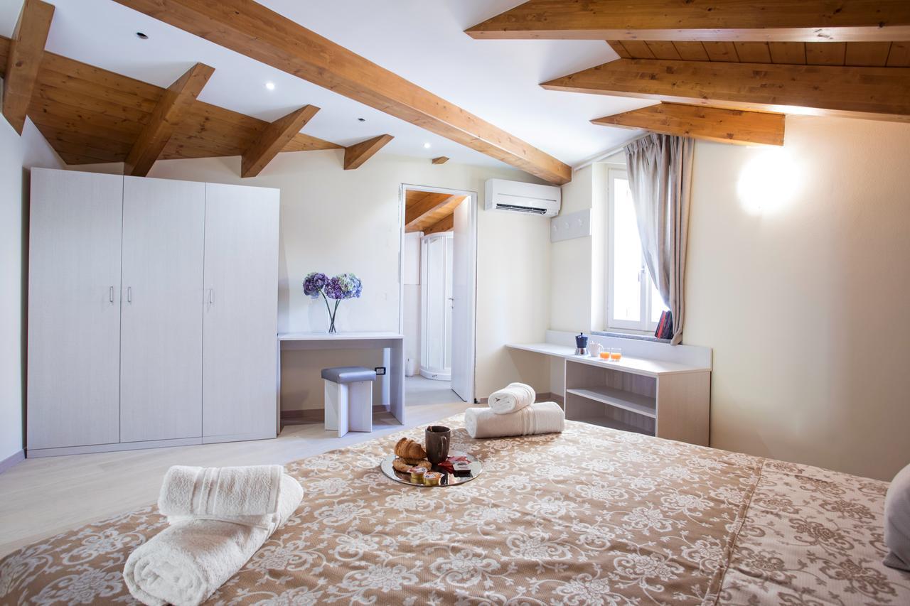 Ossuccio Grande C Home With Pool Sleeps 12 By Italian Apartments Como Buitenkant foto