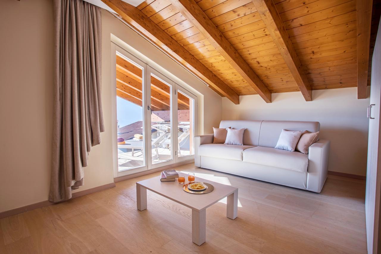 Ossuccio Grande C Home With Pool Sleeps 12 By Italian Apartments Como Buitenkant foto