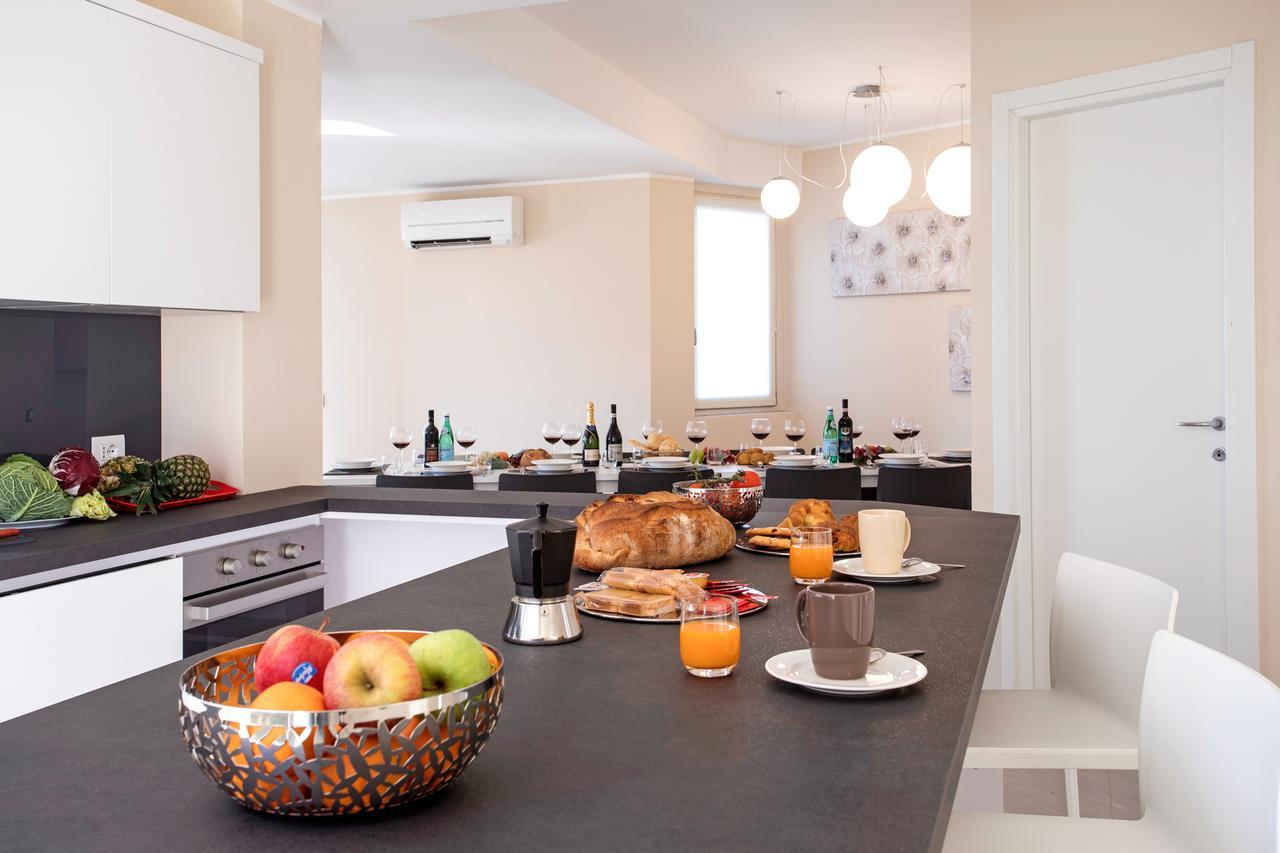 Ossuccio Grande C Home With Pool Sleeps 12 By Italian Apartments Como Buitenkant foto